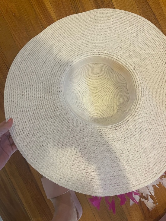 KENTUCKY DERBY ? Hat with Pink & Fuchsia Feather Trim - worn once